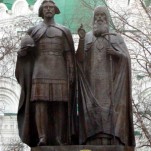 Памятник князю Георгию Всеволодовичу и святителю Симону Суздальскому.